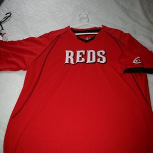 Majestic Cincinnati Reds Shirt. New without tags. Polyester and soft XL